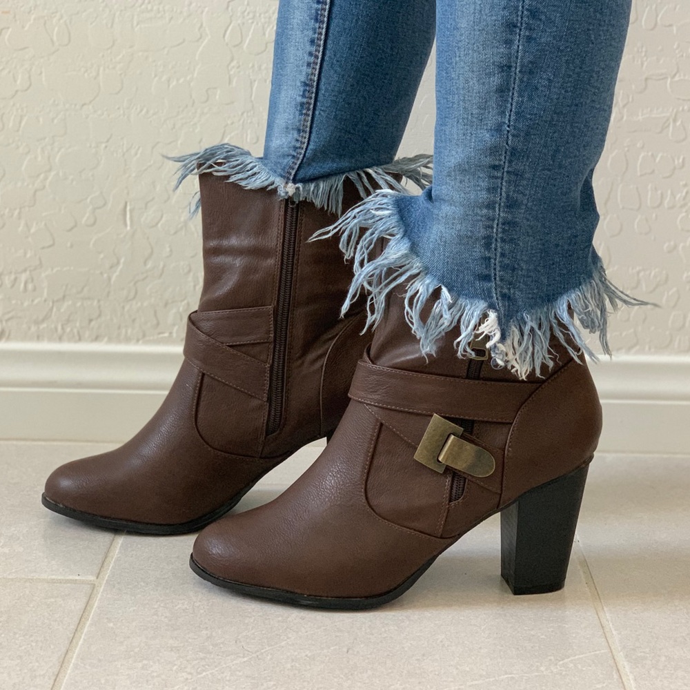 NIB Brown Thick Heel Buckle Metal Detail Boots - Picture 5 of 8